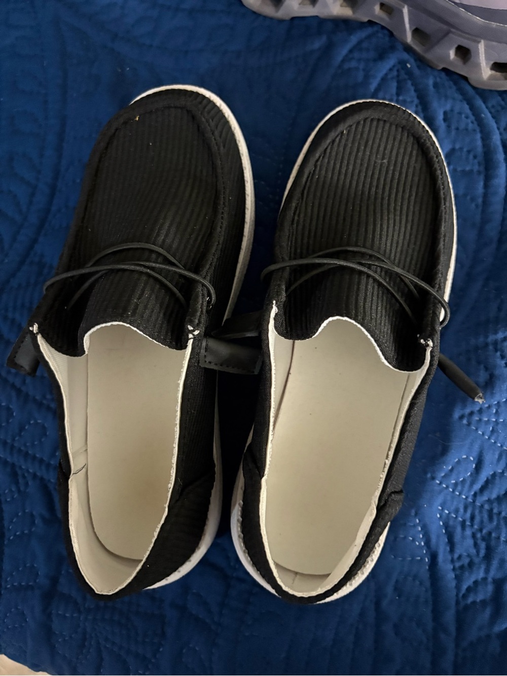 Women’s Casual Slip-On Sneakers in Black